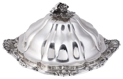 Lot 617 - AN EARLY VICTORIAN SILVER ENTREE DISH AND COVER