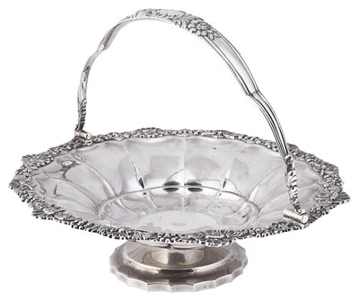 Lot 619 - A GEORGE IV SILVER BASKET