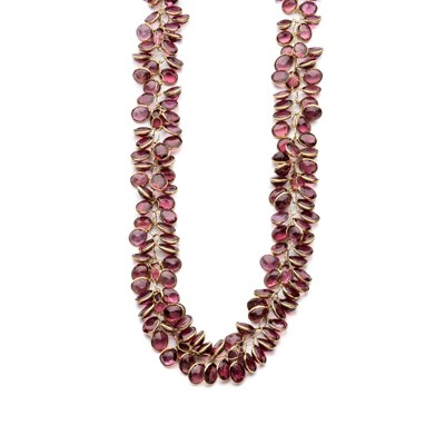 Lot 693 - GARNET NECKLACE