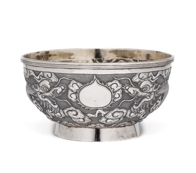 Lot 13 - A CHINESE SILVER BOWL, MAKER'S MARK WA (UNDOCUMENTED), CANTON, SECOND HALF 19TH CENTURY