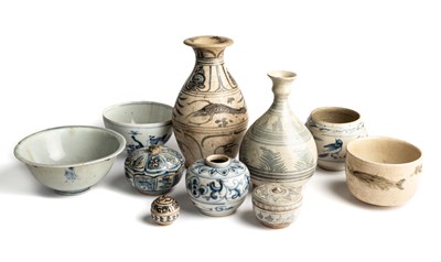 Lot 20 - A STUDY COLLECTION OF CHINESE AND SOUTH EAST ASIAN BLUE AND WHITE WARES