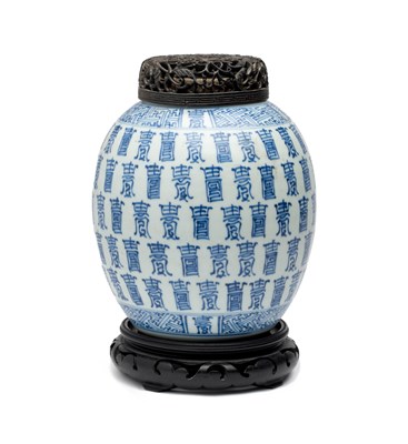 Lot 24 - A CHINESE BLUE AND WHITE 'SHOU' JAR, KANGXI PERIOD (1661-1722)