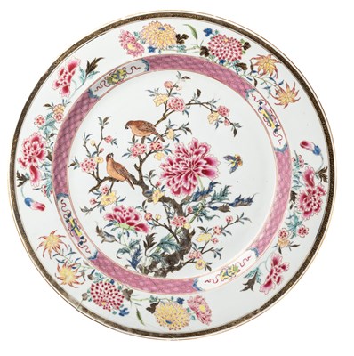 Lot 26 - A CHINESE LARGE FAMILLE-ROSE CHARGER