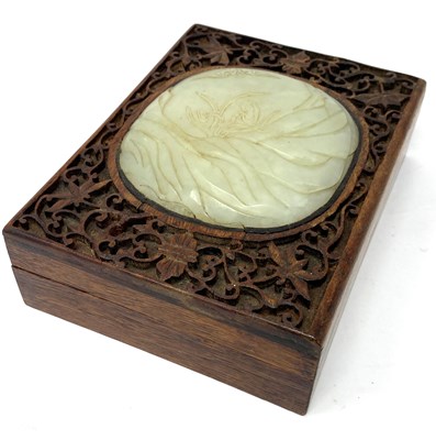 Lot 40 - A CHINESE JADE-INSET WOOD BOX AND COVER