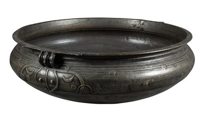 Lot 101 - â–¡Â A LARGE BRONZE RITUAL COOKING VESSEL (URLI OR CHARAKKU)