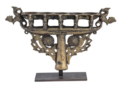 Lot 102 - A BRONZE TEMPLE LAMP, SOUTHERN INDIA, 19TH / 20TH CENTURY