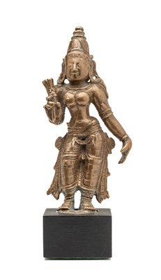 Lot 225 - A BRONZE FIGURE OF A GODDESS