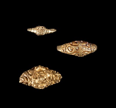 Lot 277 - THREE GOLD RINGS, JAVA, 14TH CENTURY AND LATER