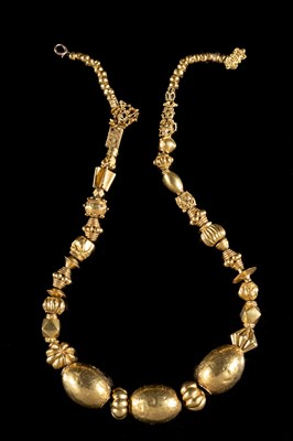 Lot 280 - A GOLD NECKLACE, JAVA, MOSTLY 10TH-12TH CENTURY