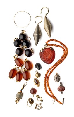 Lot 290 - A MISCELLANEOUS GROUP OF SOUTH-EAST ASIAN JEWELLERY