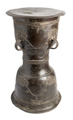 Lot 342 - â–¡  A CAST BRONZE DRUM (MOKKO)