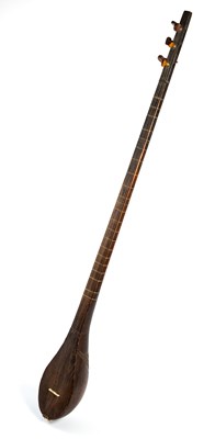 Lot 359 - â–¡  A CHITRALI SITAR