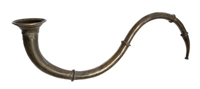 Lot 422 - â–¡ A CAST BRASS HORN (KONA KOMBU)