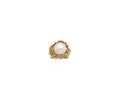 Lot 360 - CULTURED PEARL AND DIAMOND RING