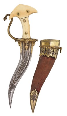 Lot 15 - A FINE INDIAN DAGGER (KHANJARLI)