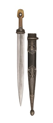 Lot 31 - A CAUCASIAN SILVER-MOUNTED DAGGER (KINDJAL)