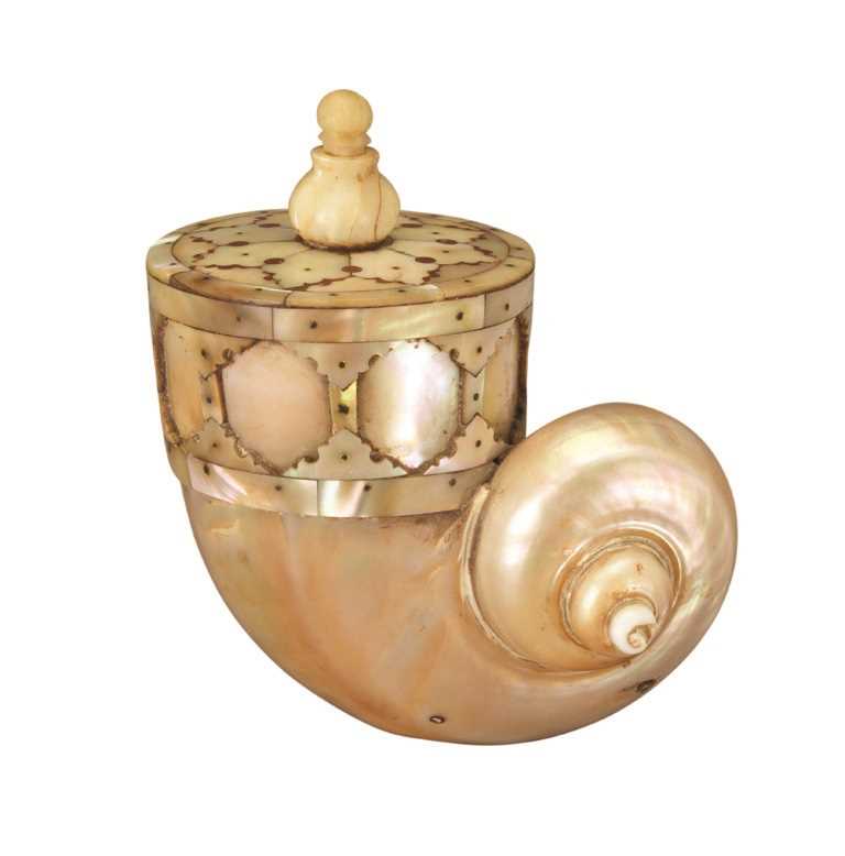 Lot 50 - A FINE INDIAN POWDER FLASK