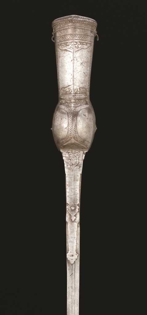 Lot 89 - AN INDIAN GAUNTLET SWORD (PATA)