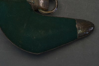 Lot 49 - AN ARAB DAGGER (JAMBIYA) WITH SILVER-MOUNTED HILT, EARLY 20TH CENTURY