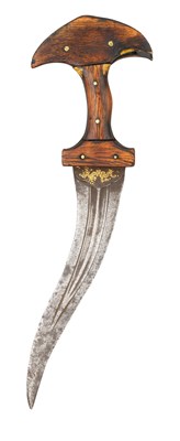 Lot 124 - ËœAN INDIAN DAGGER (KHANJARLI)