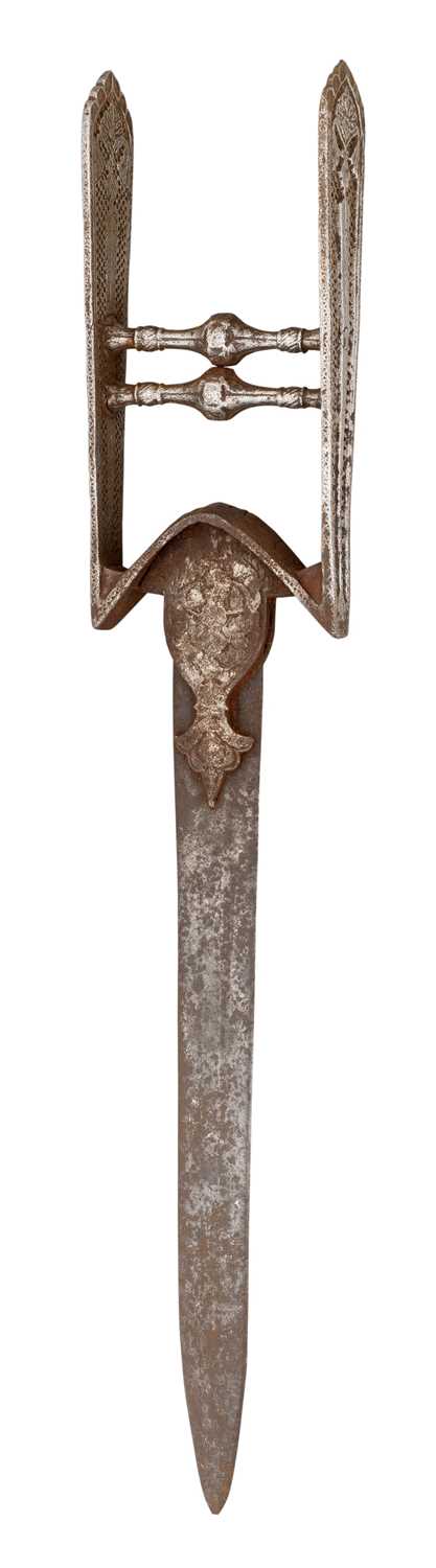 Lot 128 - AN INDIAN DAGGER (KATAR)