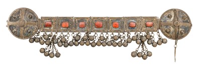 Lot 140 - AN ELABORATE ARAB AGATE-MOUNTED SILVER BELT