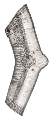 Lot 295 - A FINE NORTH GERMAN VAMBRACE FOR THE LEFT ARM WITH ETCHED DECORATION