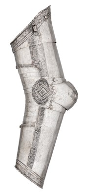 Lot 296 - A FINE NORTH GERMAN VAMBRACE FOR THE LEFT ARM WITH ETCHED DECORATION