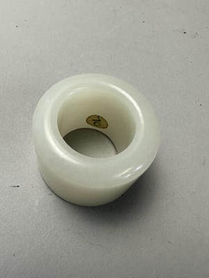 Lot 71 - A CHINESE WHITE JADE ARCHERS RING, QING DYNASTY, 18TH/19TH CENTURY