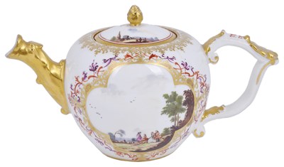 Lot 19 - A MEISSEN TEAPOT AND COVER