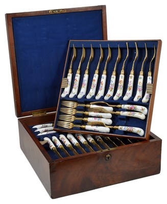 Lot 31 - A SET OF SEVENTEEN FRUIT KNIVES AND SEVENTEEN FORKS