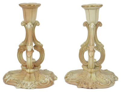 Lot 62 - A PAIR OF GRAINGER WORCESTER BLUSH IVORY CANDLESTICKS