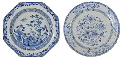 Lot 75 - A CHINESE EXPORT BLUE & WHITE BASIN