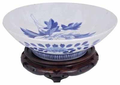 Lot 92 - A JAPANESE NABESHIMA BLUE AND WHITE DISH