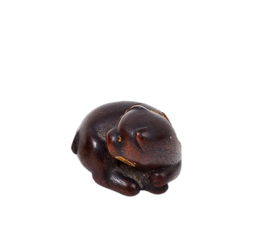 Lot 96 - A JAPANESE WOOD NETSUKE OF A PUPPY