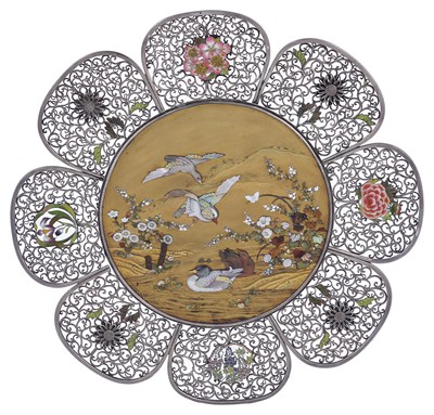 Lot 119 - A JAPANESE SILVER AND LACQUER DISH