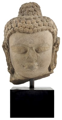 Lot 129 - A MONUMENTAL JAIN HEAD