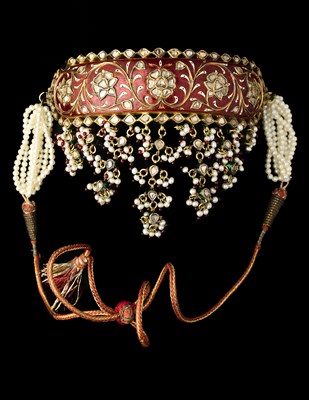 Lot 278 - A DIAMOND AND ENAMEL BAZUBAND, JAIPUR, INDIA, 20TH CENTURY