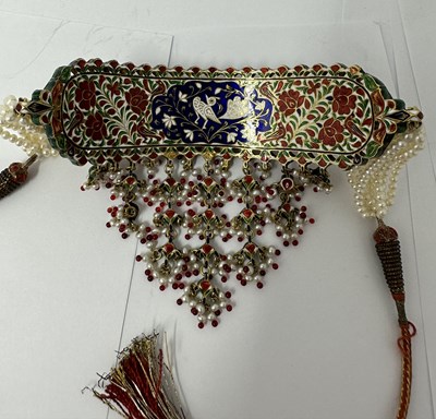 Lot 278 - A DIAMOND AND ENAMEL BAZUBAND, JAIPUR, INDIA, 20TH CENTURY