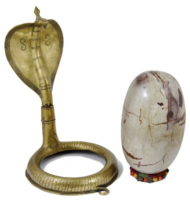 Lot 187 - A LARGE LINGAM STONE AND ASSOCIATED BRASS COBRA STAND