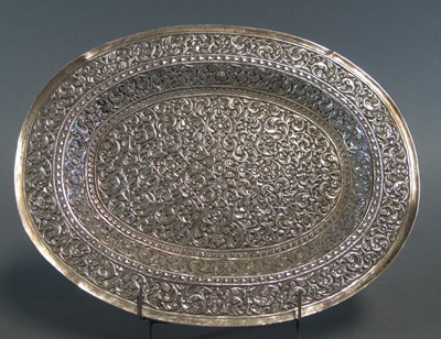 Lot 276 - A SMALL SILVER TRAY