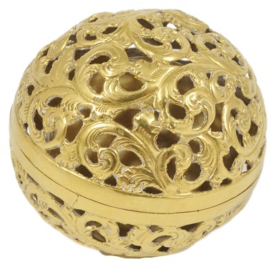 Lot 311 - ~A GOLD BEZOAR STONE HOLDER