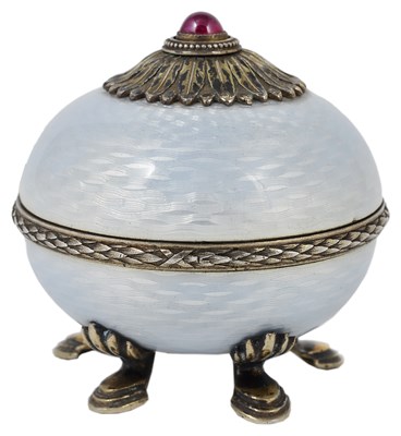 Lot 337 - A FABERGE SILVER-GILT AND ENAMEL BELL PUSH