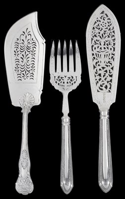 Lot 393 - A VICTORIAN SILVER FISH SLICE