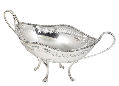 Lot 403 - AN EDWARDIAN SILVER BOWL