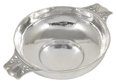 Lot 410 - AN ARTS AND CRAFTS SILVER QUAICH