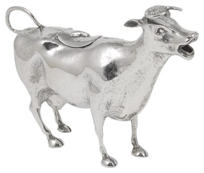 Lot 417 - AN EDWARDIAN SILVER COW CREAMER