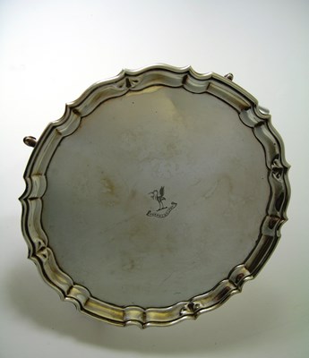 Lot 422 - A GEORGE V SILVER SALVER