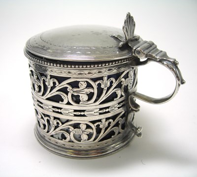 Lot 442 - A GEORGE III SILVER MUSTARD POT