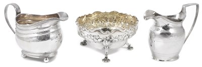 Lot 452 - A WILLIAM IV SILVER SUGAR BOWL